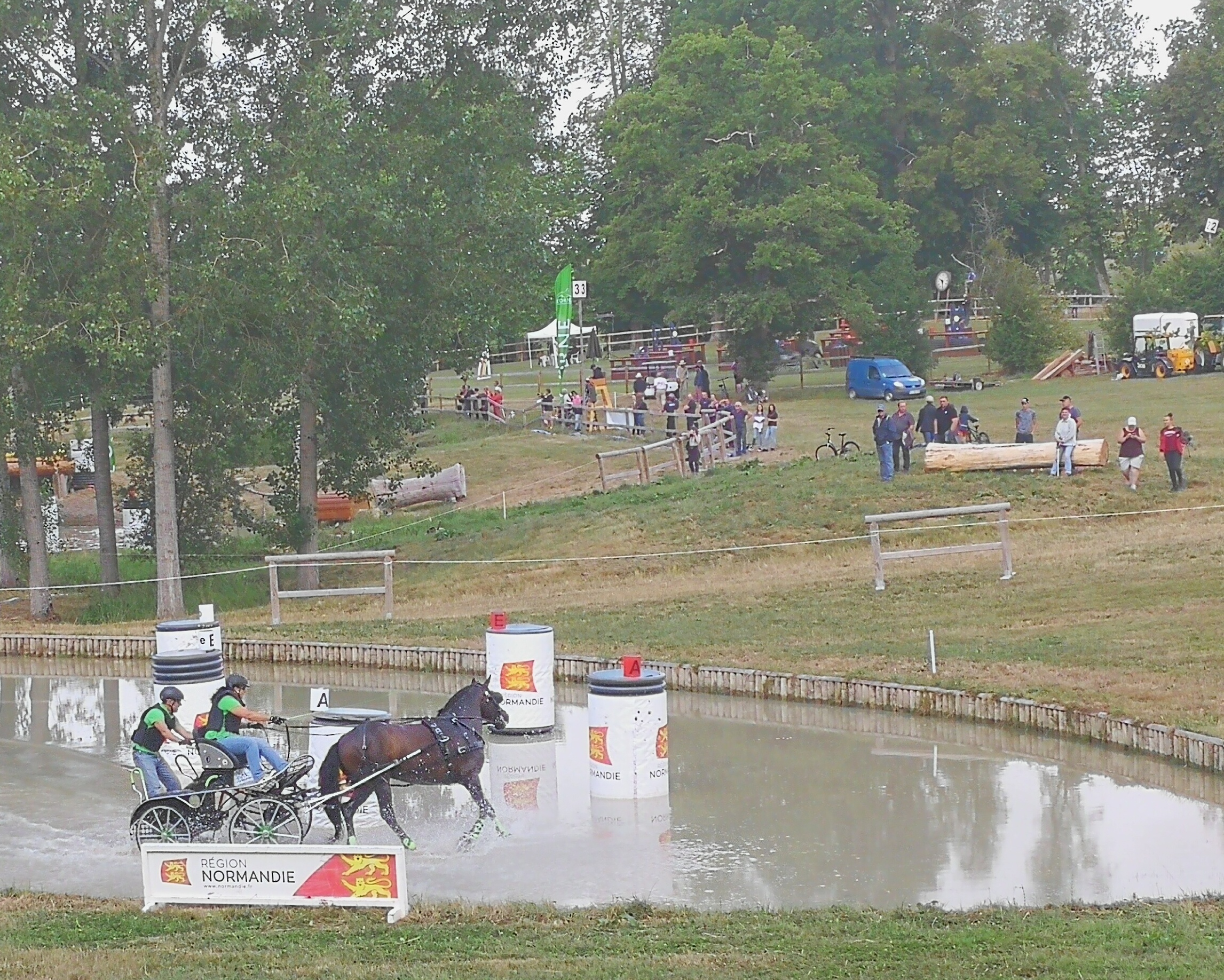REPRESENTACION NAVARRA EN EL CONCURSO FEI ** ENGANCHES DE HARAS DU PIN (FRANCIA)